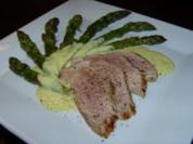 Grüner Spargel mit Sause Bernaise und Schweinefilet - Rezept