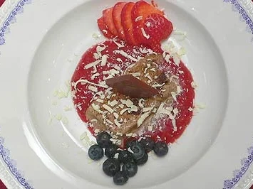 Halbgefrorenes vom Lübecker Marzipan mit frischen Früchten - Rezept