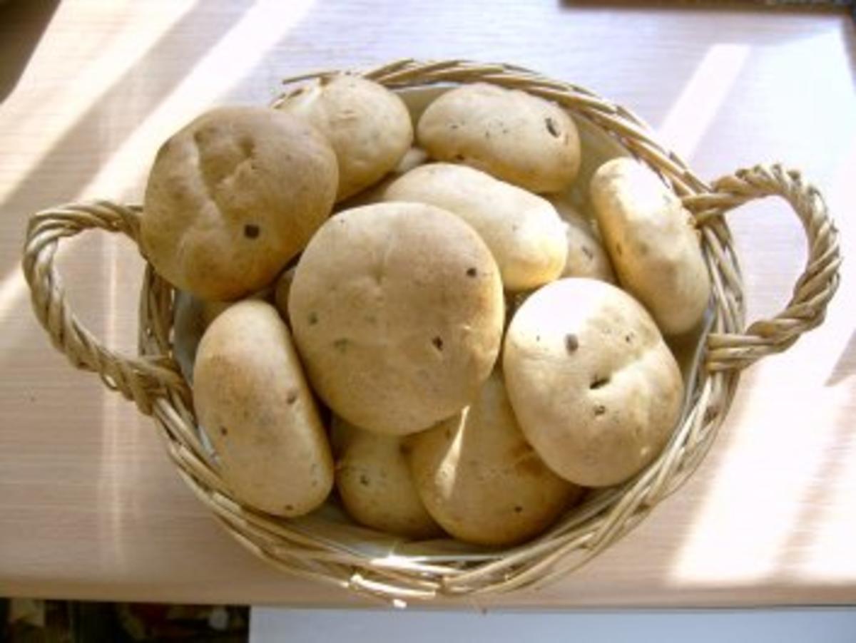 BROT: Kräuterbrötchen-Stockbrot - Rezept - Bild Nr. 3