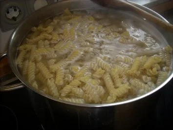 Rezept: Nudelauflauf in Schinken-Käse -Sahnesoße Bild Nr. 5 Nudelauflauf in Schinken-Käse -Sahnesoße - Rezept - Bild Nr. 5