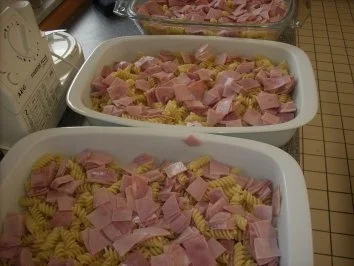 Rezept: Nudelauflauf in Schinken-Käse -Sahnesoße Bild Nr. 6 Nudelauflauf in Schinken-Käse -Sahnesoße - Rezept - Bild Nr. 6