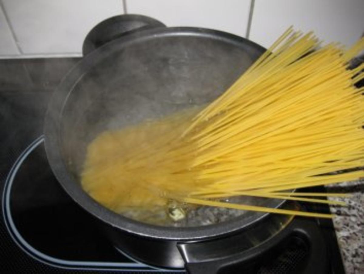 Frühlingsgemüse küßt Pasta in Begleitung einer BratwurstSCHNECKE... ;-))))))) - Rezept - Bild Nr. 2