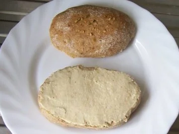 Rezept: Brotaufstrich: Hafer-Meerrettich Bild Nr. 2 Brotaufstrich: Hafer-Meerrettich - Rezept - Bild Nr. 2