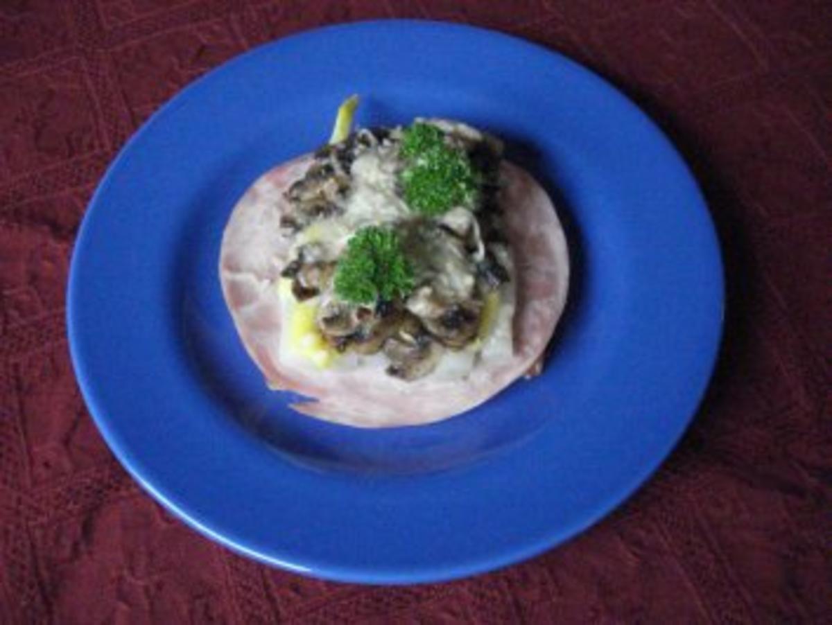 Bilder für Spargeltoast mit Spargel und Champignons - Rezept