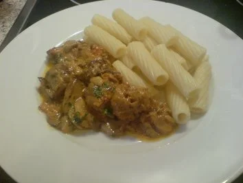 Rezept: Hackbällchen mit Pilz-Sahne-Sauce Hackbällchen mit Pilz-Sahne-Sauce - Rezept