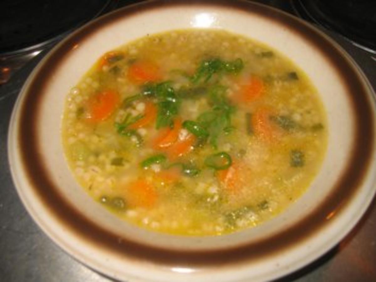 Suppe: Frühlingszwiebel - Graupensüppchen - Rezept