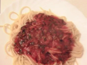 Rezept: Bärlauch-Tomatensauce mit Oliven und Kapern Bärlauch-Tomatensauce mit Oliven und Kapern - Rezept