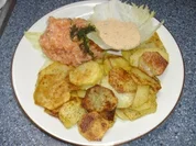 Rezept: Lachstatar mit Röstkartoffeln und Dillsauce Lachstatar mit Röstkartoffeln und Dillsauce - Rezept