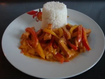 Paprika-Zwiebel-Gemüse mit Leberkäsestreifen - Rezept