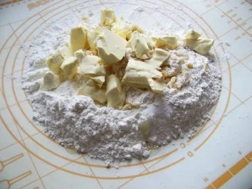 Krümeltorte mit Kirschen - Rezept