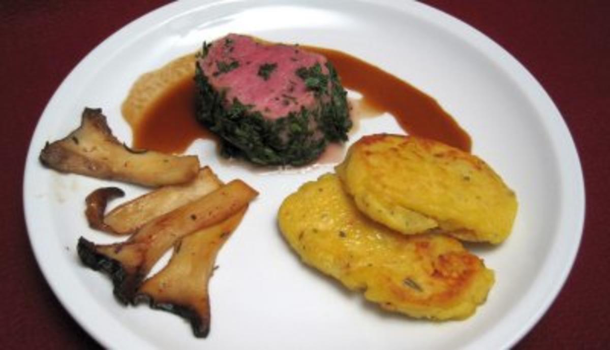 Pochiertes Kalbsfilet im Kräutermantel an Kartoffel-Blini und
Kräuterseitlingen - Rezept Gesendet von Das perfekte Dinner