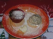 Schokoküchlein mit flüssigem Kern an Pannacottaherzen und Mohn-Quark-Eis - Rezept