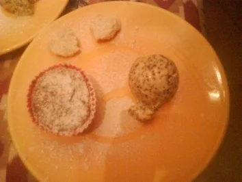 Schokoküchlein mit flüssigem Kern an Pannacottaherzen und Mohn-Quark-Eis - Rezept - Bild Nr. 2