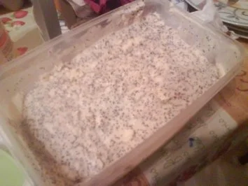 Schokoküchlein mit flüssigem Kern an Pannacottaherzen und Mohn-Quark-Eis - Rezept - Bild Nr. 3