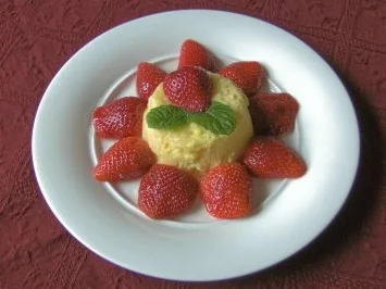 Bayerische Creme mit beschwipsten Erdbeeren - Rezept