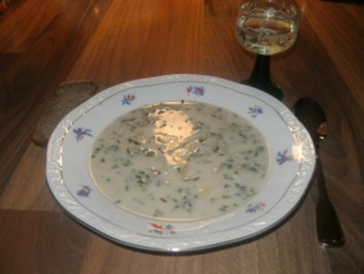 cremige Spargelsuppe mit Speck - Rezept - kochbar.de