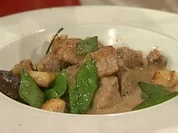 Kalbsblanquette mit Zuckerschoten, Pilzen und gefüllten Kohlrabi à la Ralf Zacherl - Rezept