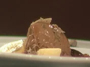 Schokoladen-Trüffel-Rahmeis mit Bananenblüten à la Ralf Zacherl - Rezept