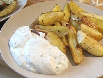 Rezept: Rosmarinkartoffeln aus dem Ofen mit Kräuter-Quark-Dip Bild Nr. 3 Rosmarinkartoffeln aus dem Ofen mit Kräuter-Quark-Dip - Rezept - Bild Nr. 3