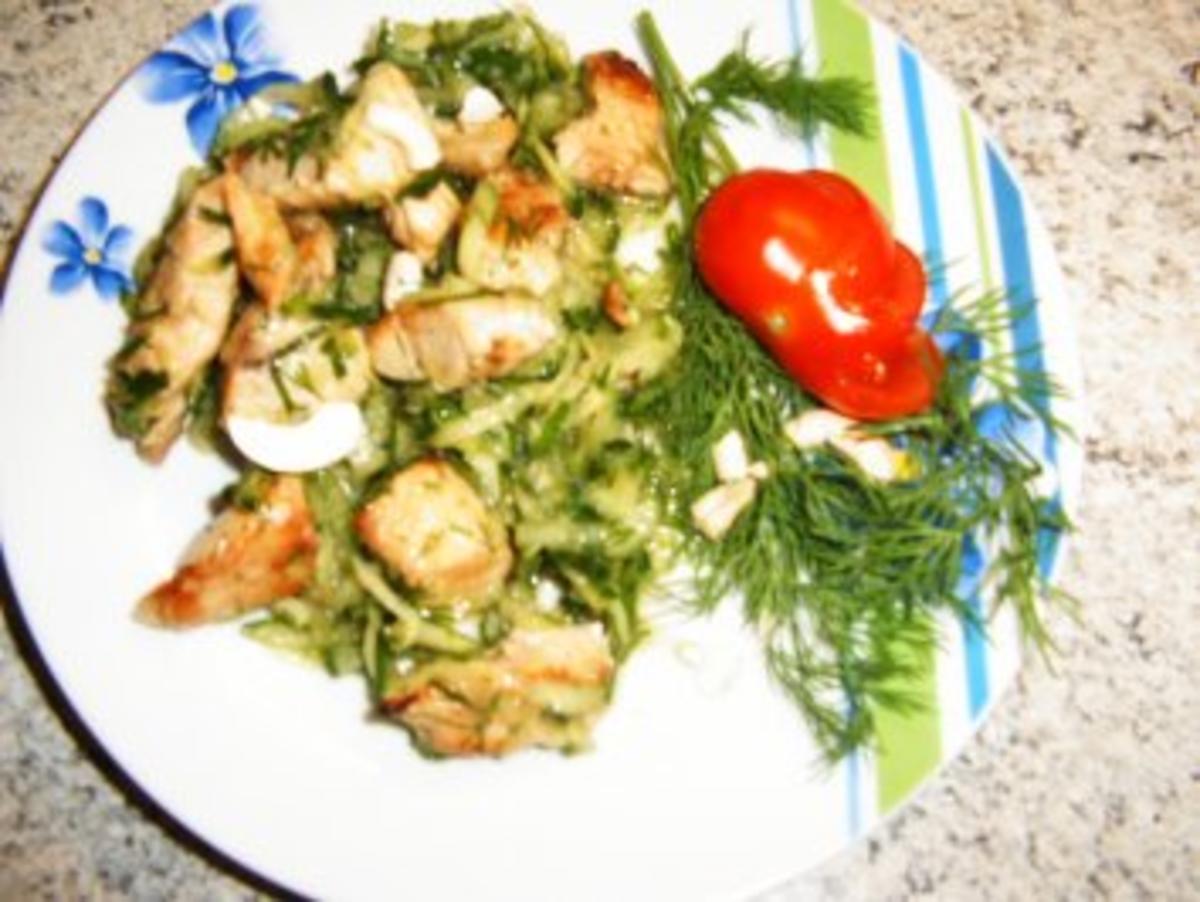 Hähnchensalat mit grüner Gurke - Rezept