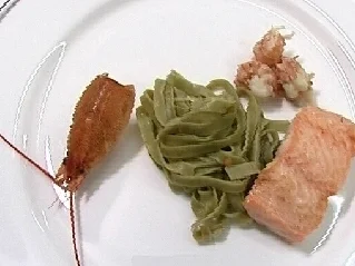 Tagliatelle nere mit Lachs, Flusskrebsen und Rucola - Rezept - Bild Nr. 9