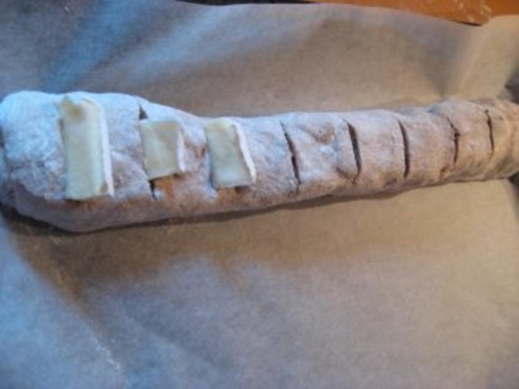 Walnuß-Camembert- Brot mit Weintrauben - Rezept - kochbar.de