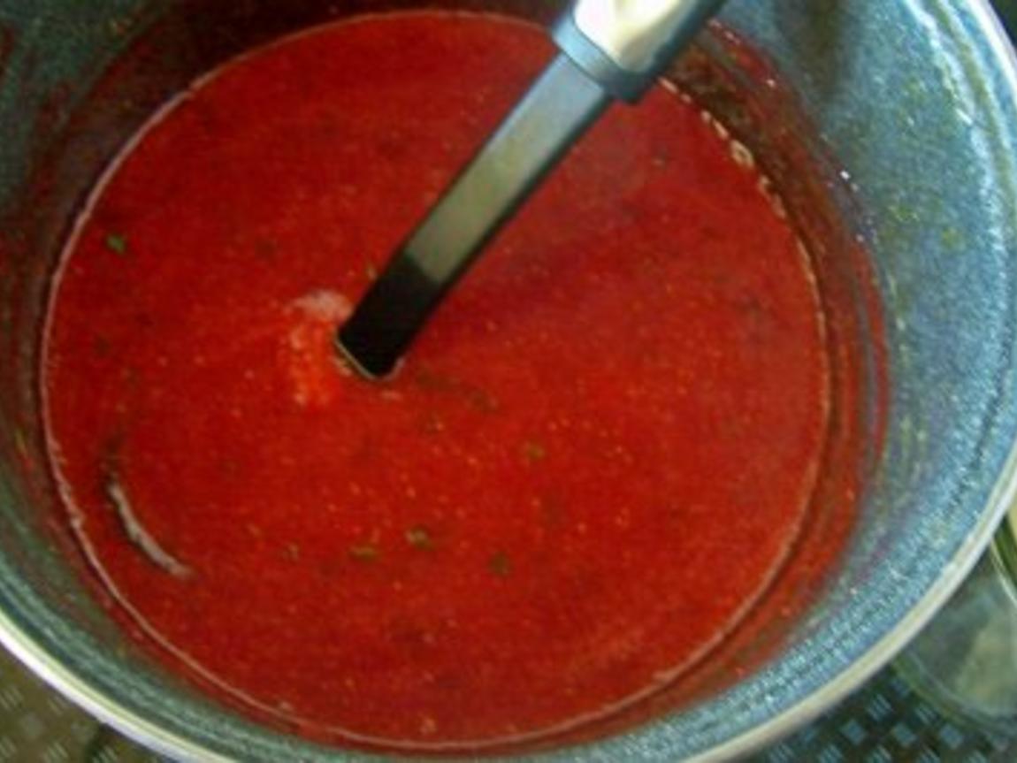 Einmachen: Erdbeer Marmelade mit Basilikum - schnell & einfach - von ... Einmachen: Erdbeer Marmelade mit Basilikum - schnell & einfach - von ...