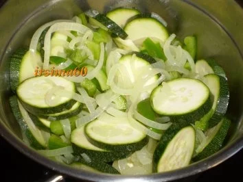 Überbackene Schweinemedallions im Gemüsebett - Rezept - Bild Nr. 6