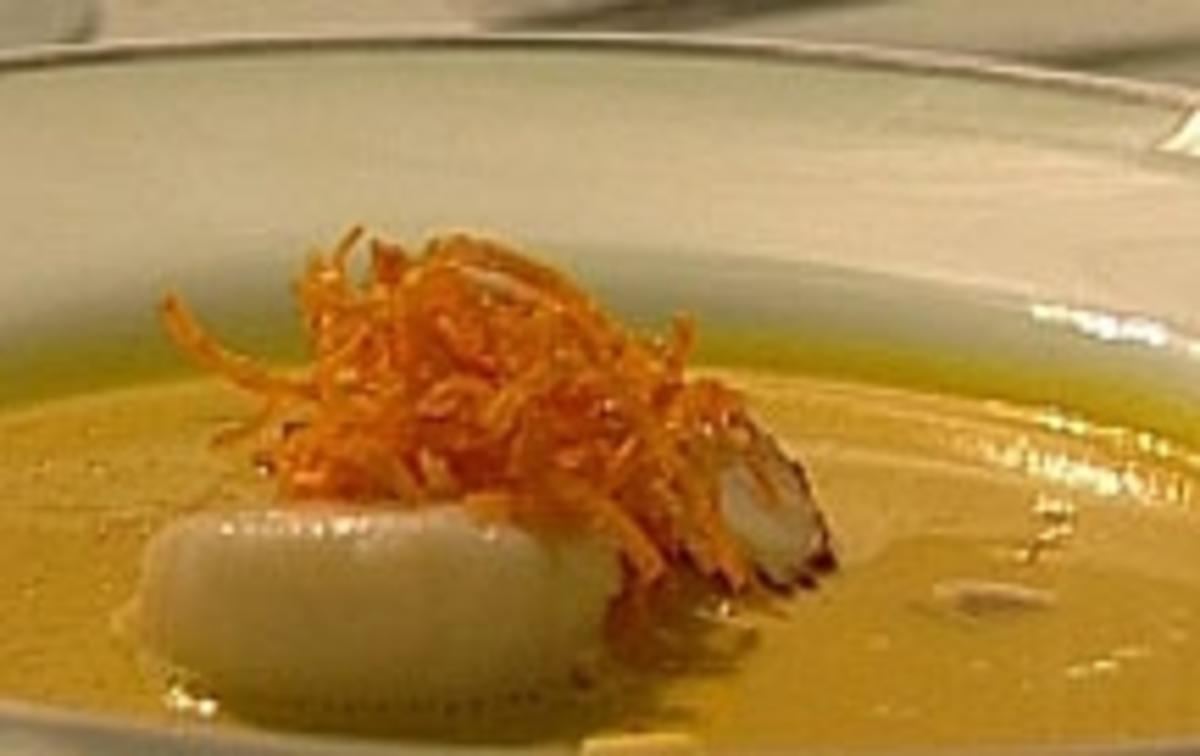 Safransuppe mit gebratener Jakobsmuschel - Rezept - kochbar.de