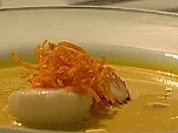 Rezept: Safransuppe mit gebratener Jakobsmuschel Safransuppe mit gebratener Jakobsmuschel - Rezept