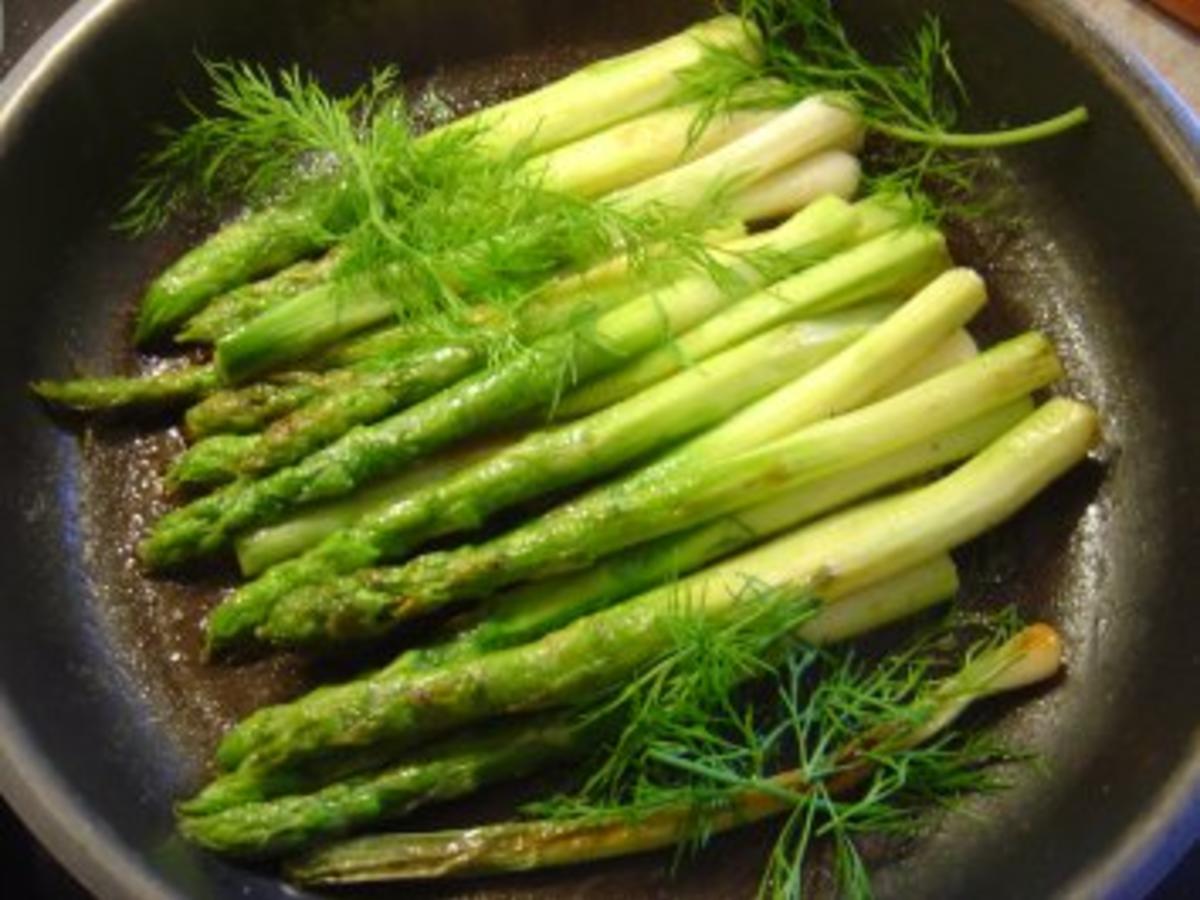 Omelette mit grünem Spargel und Lauchzwiebeln - Rezept - kochbar.de