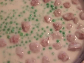 Bratwurstbällchen mit Erbsen - Rezept