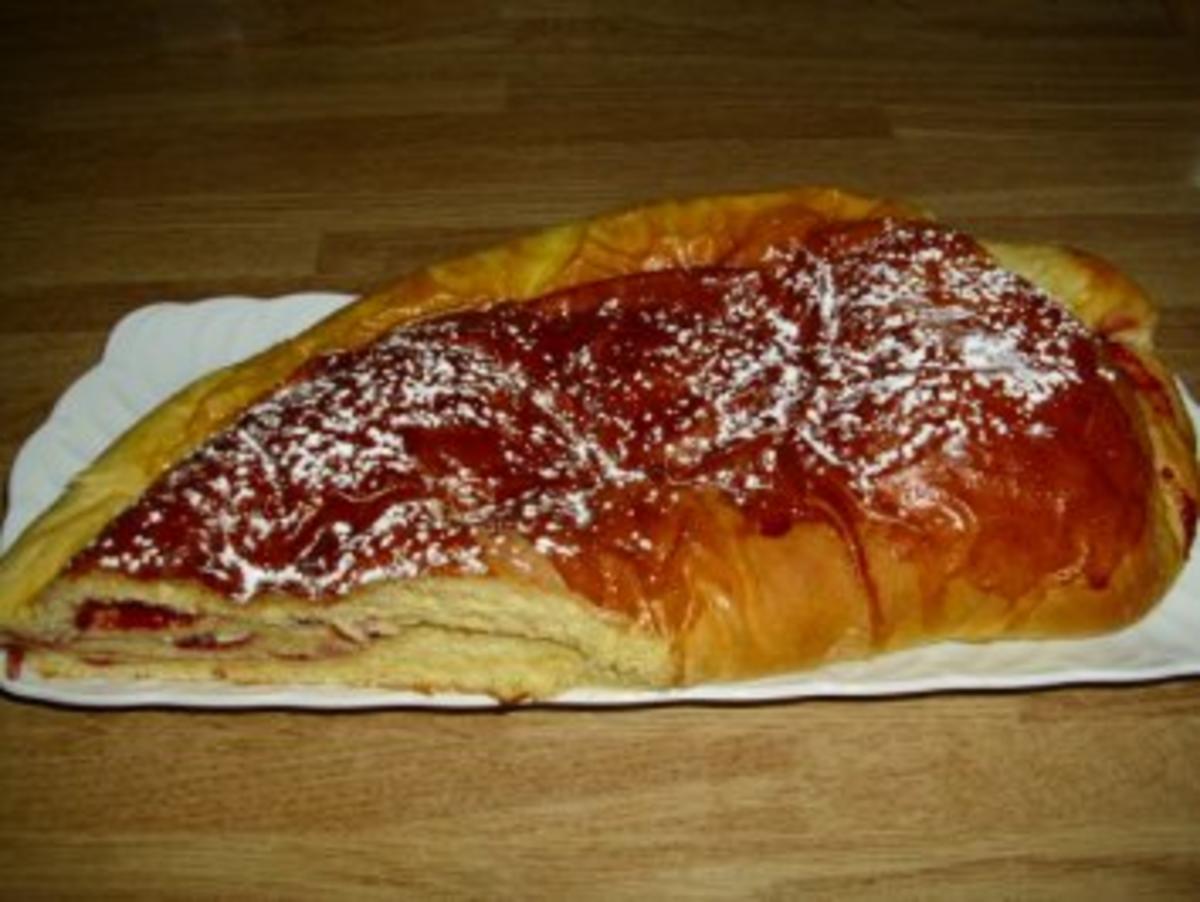 Süßer Hefeteig-Marmeladestrudel - Rezept - kochbar.de