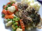 Hähnchenbrustfilets mit Kräuterkruste auf Buttergemüse - Rezept