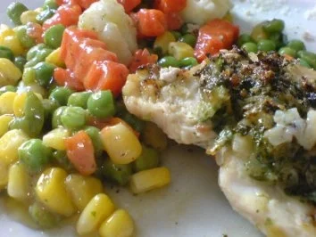 Hähnchenbrustfilets mit Kräuterkruste auf Buttergemüse - Rezept - Bild Nr. 2