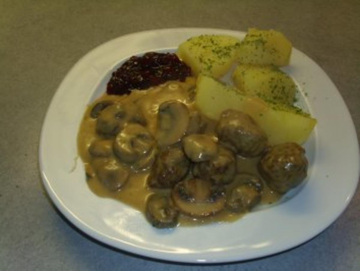 Fleischgerichte: Köttbullar - Rezept