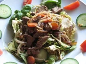 Grüner Salat mit Asia-Topping - Rezept