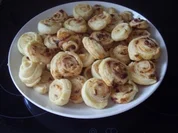 Blätterteigschneckle mit Frischkäse - Rezept