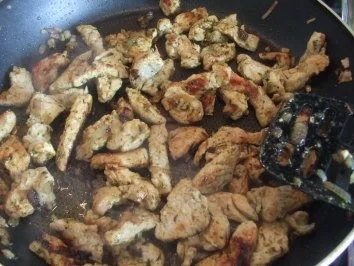 Grüne Bandnudeln mit Sauce a la Funghi - Rezept