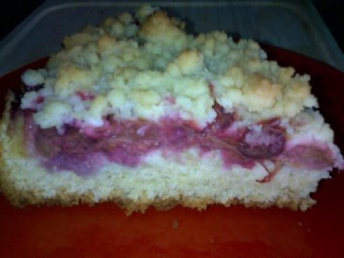 Himbeer-Rhabarber Rührkuchen mit Streusel - Rezept - kochbar.de