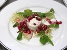 Salat mit Ziegenkäse an Granatapfel-Vinaigrette - Rezept