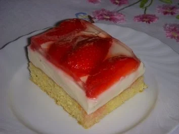 Rezept: HOLUNDER-SCHNITTEN MIT ERDBEEREN HOLUNDER-SCHNITTEN MIT ERDBEEREN - Rezept