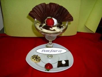 Schwarzwälderdessert mit  Erdbeeren 3. Gang - Rezept