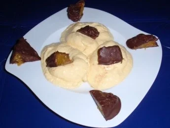 Mango-Quark-Halbgefrorenes mit Schoko-Orangenstücke - Rezept