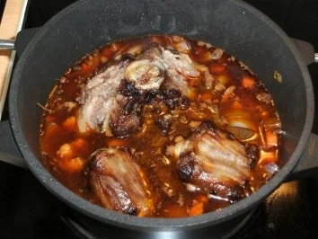 Fleisch: Ochsenschwanzragout mit Kräutern und Pfifferlingen - Rezept - Bild Nr. 3