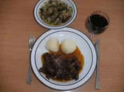 Rezept: Fleisch: Ochsenschwanzragout mit Krรคutern und Pfifferlingen Fleisch: Ochsenschwanzragout mit Krรคutern und Pfifferlingen - Rezept