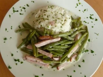 Kasseler - Bohnenpfanne an Reistürmchen - Rezept