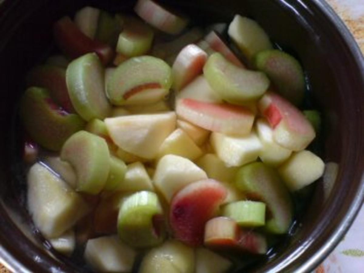 Apfel-Rhabarber-Kompott mit Vanillepudding - Rezept - kochbar.de