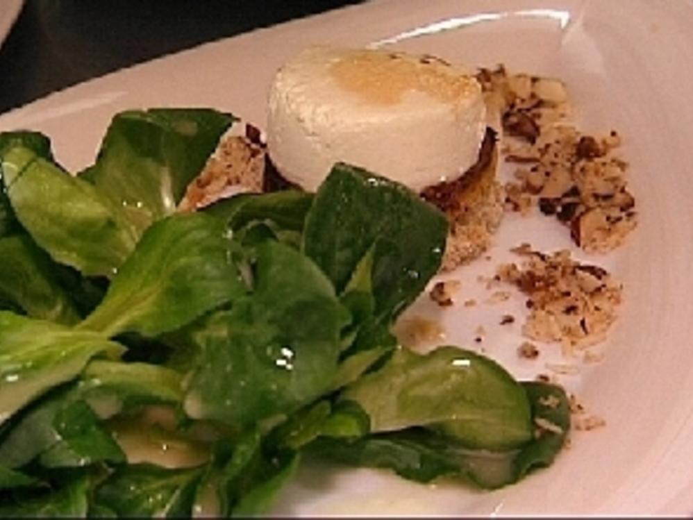 Warmer Ziegenkäse auf karamellisiertem Apfel und Preiselbeeren ...