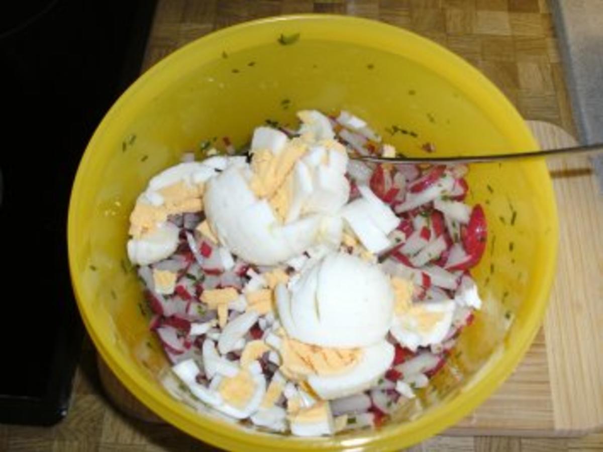 Radieschensalat Mit dunklem Brot ein leckeres Abendessen - Rezept mit ...